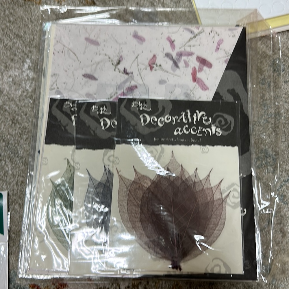 New and like new stamps and supplies - Picture 6 of 10